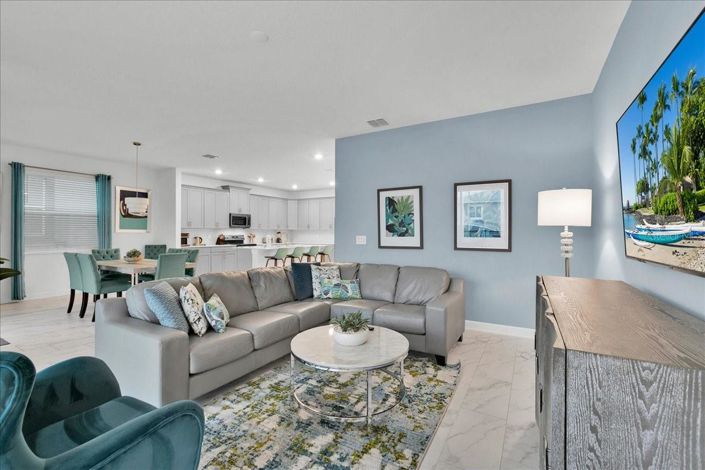 Image No.8-6 Bed House for sale