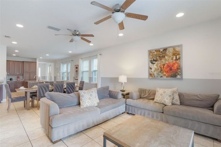 Image No.6-8 Bed House for sale