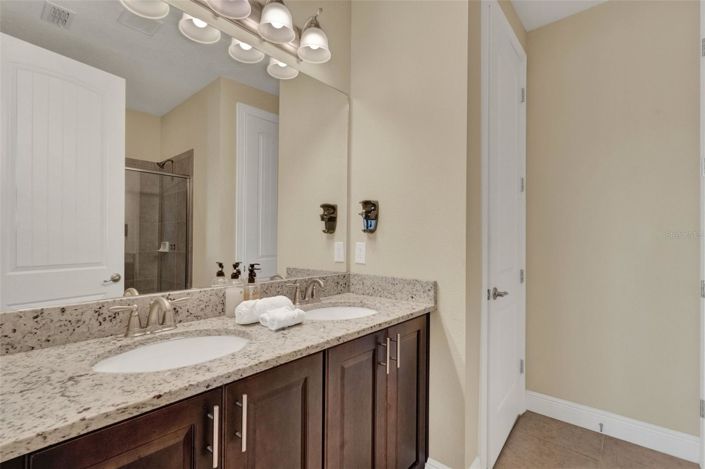 Image No.20-8 Bed House for sale