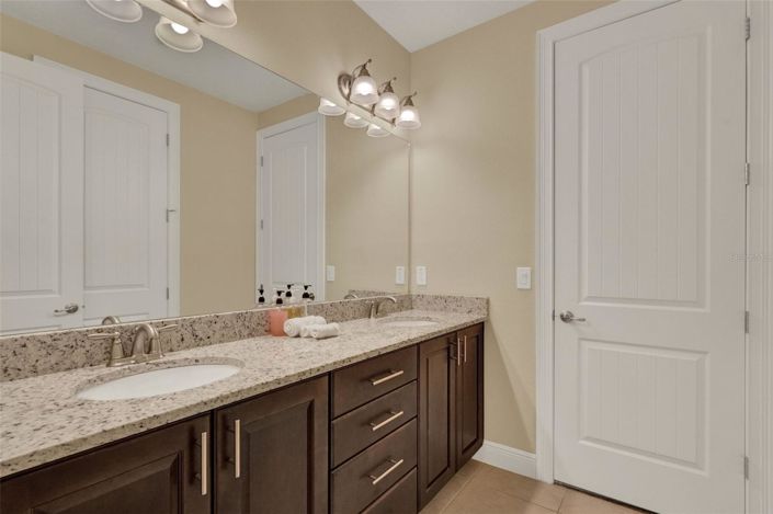 Image No.26-8 Bed House for sale