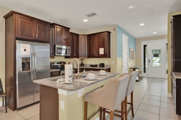 Image No.6-8 Bed House for sale