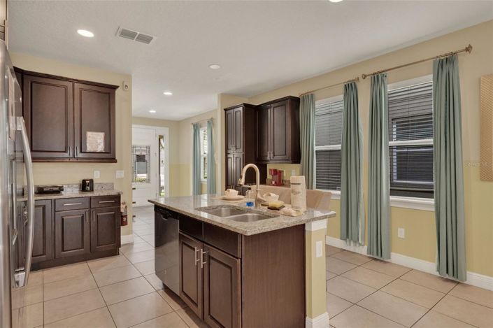 Image No.7-8 Bed House for sale