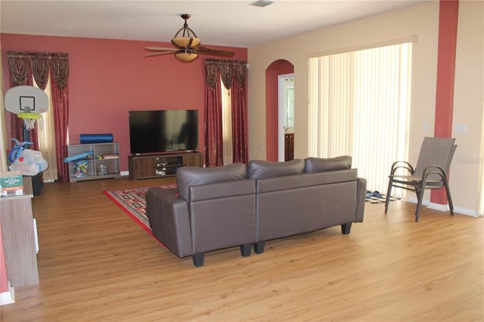 Image No.6-5 Bed House for sale