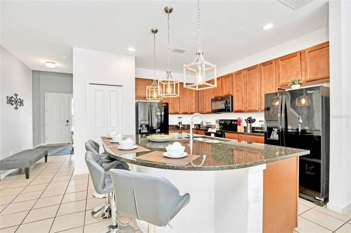 Image No.6-8 Bed House for sale