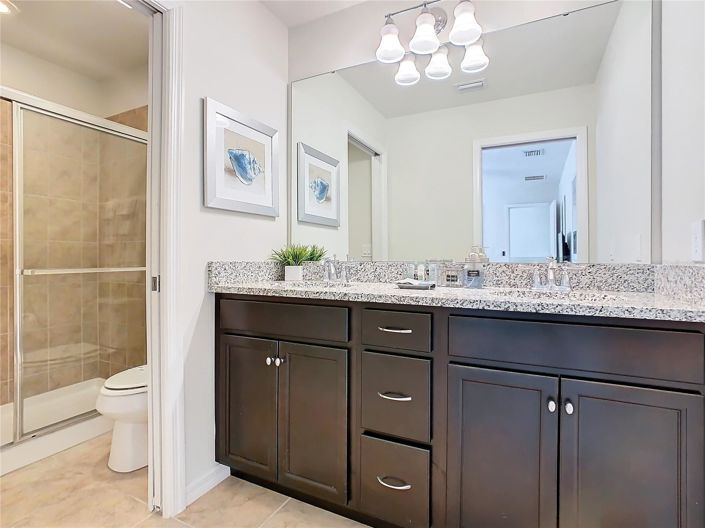 Image No.30-8 Bed House for sale