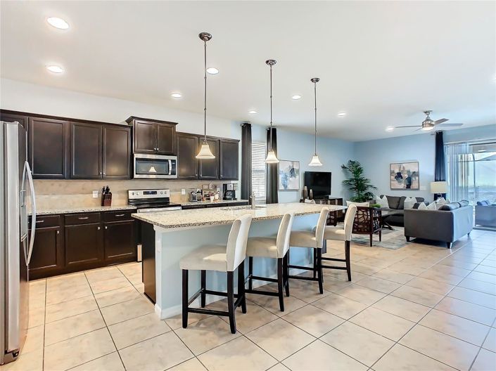 Image No.4-8 Bed House for sale