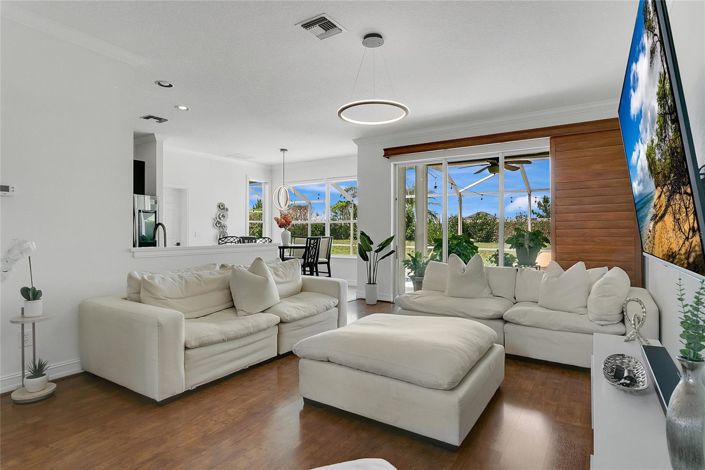 Image No.4-5 Bed House for sale