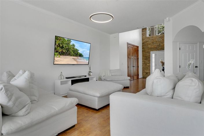 Image No.5-5 Bed House for sale