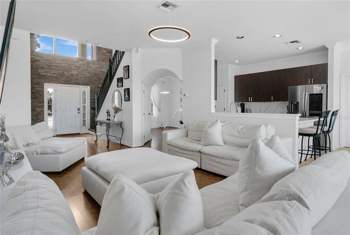 Image No.6-5 Bed House for sale