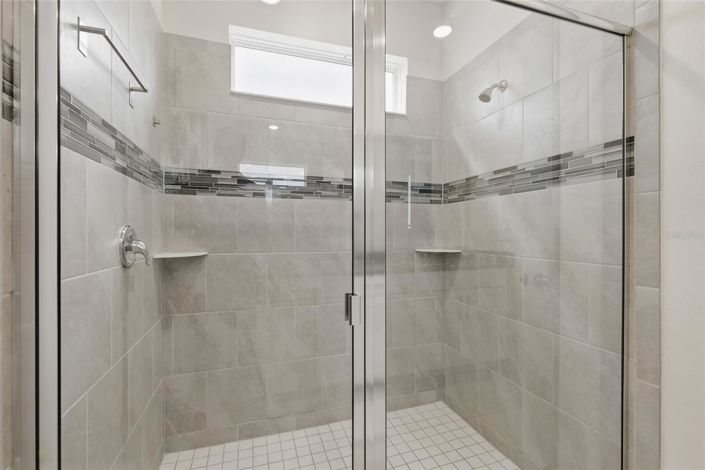 Image No.18-7 Bed House for sale