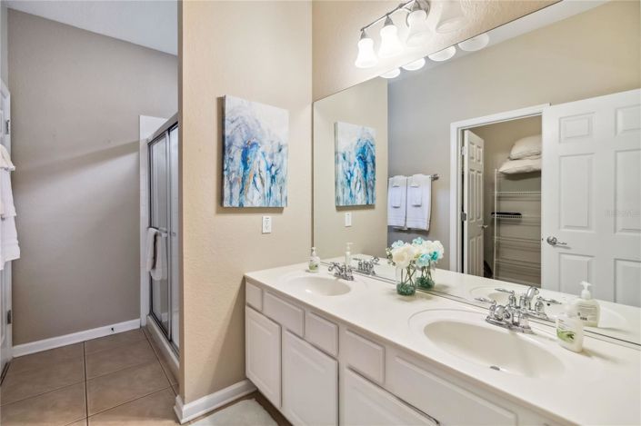 Image No.17-5 Bed House for sale