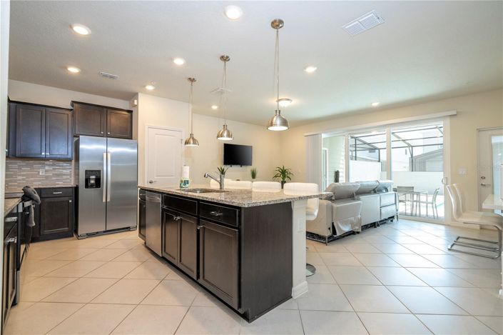 Image No.12-5 Bed Townhouse for sale