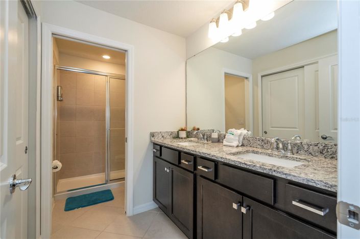 Image No.37-5 Bed Townhouse for sale