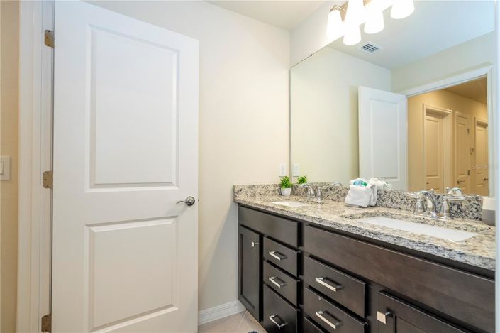 Image No.61-5 Bed Townhouse for sale