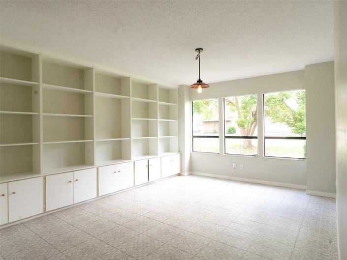 Image No.12-4 Bed House for sale