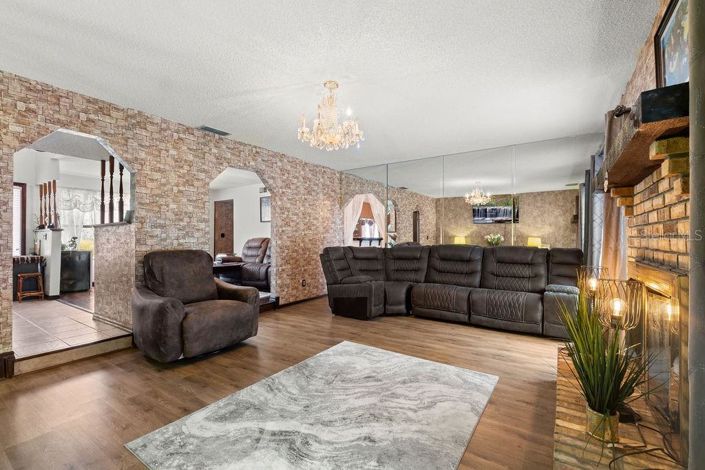 Image No.15-5 Bed House for sale