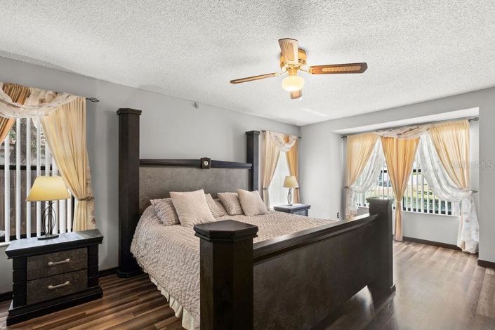 Image No.18-5 Bed House for sale