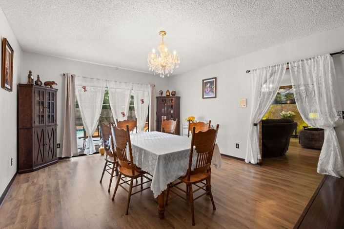 Image No.24-5 Bed House for sale