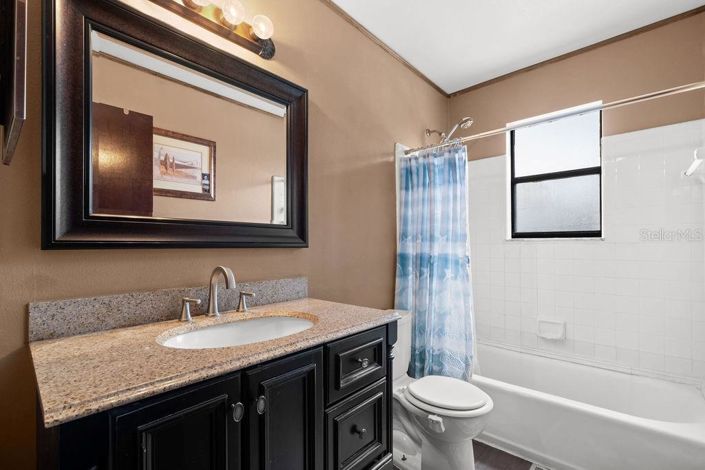 Image No.35-5 Bed House for sale