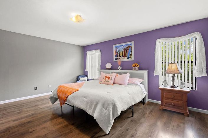 Image No.37-5 Bed House for sale