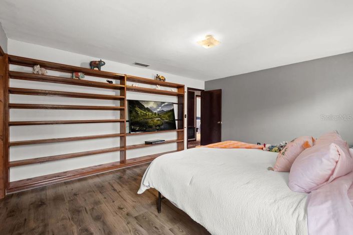 Image No.38-5 Bed House for sale