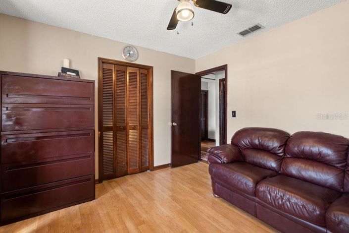 Image No.40-5 Bed House for sale