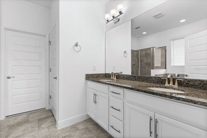 Image No.16-4 Bed House for sale