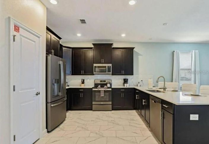 Image No.3-8 Bed House for sale