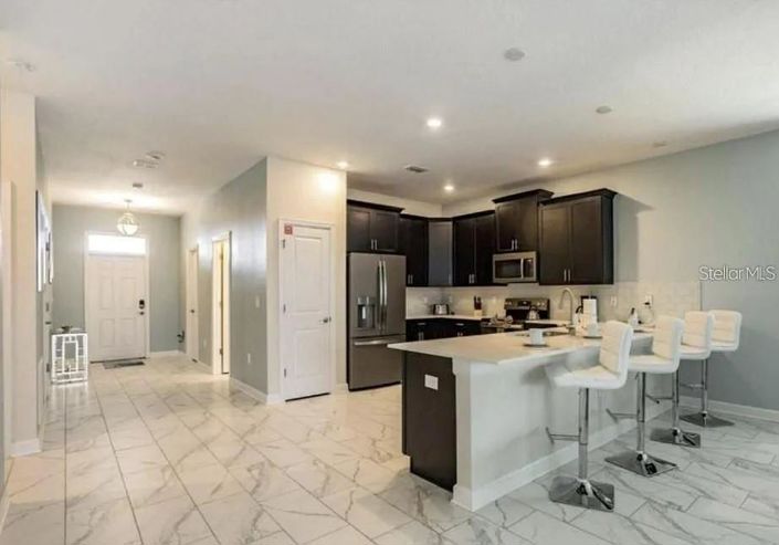 Image No.4-8 Bed House for sale