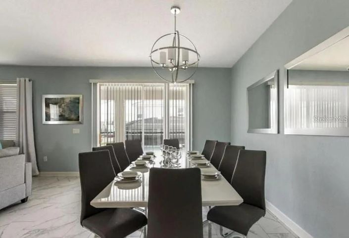 Image No.5-8 Bed House for sale