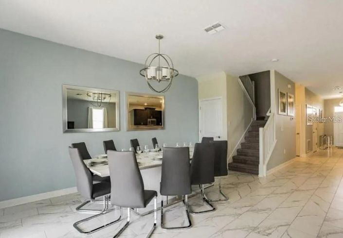 Image No.6-8 Bed House for sale