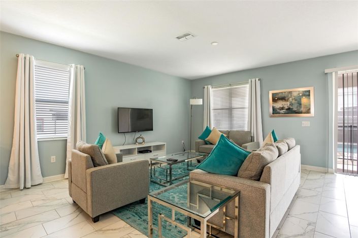 Image No.8-8 Bed House for sale