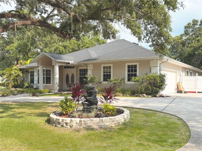 Image No.1-4 Bed House for sale