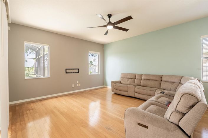 Image No.33-4 Bed House for sale