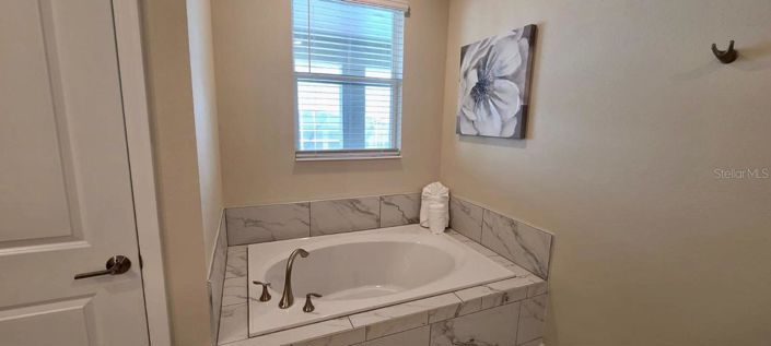 Image No.13-7 Bed House for sale