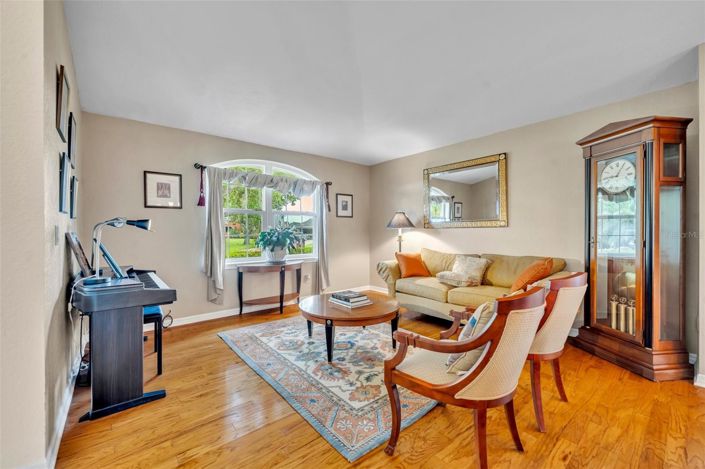 Image No.15-4 Bed House for sale