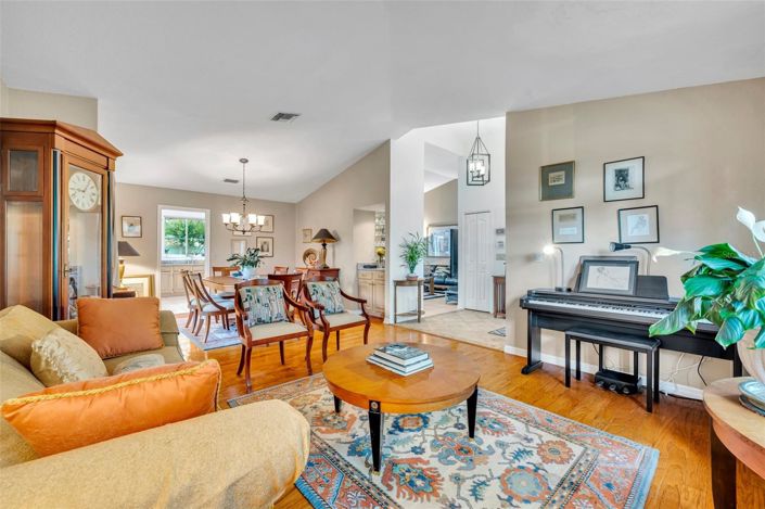 Image No.16-4 Bed House for sale