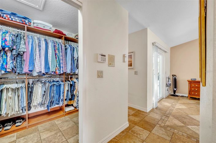 Image No.22-4 Bed House for sale