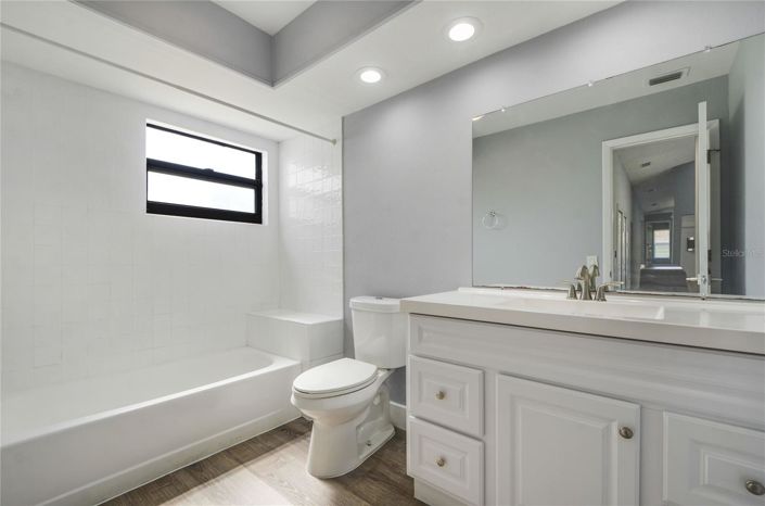 Image No.18-4 Bed House for sale