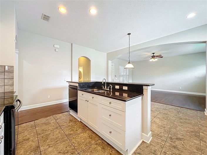 Image No.17-4 Bed House for sale