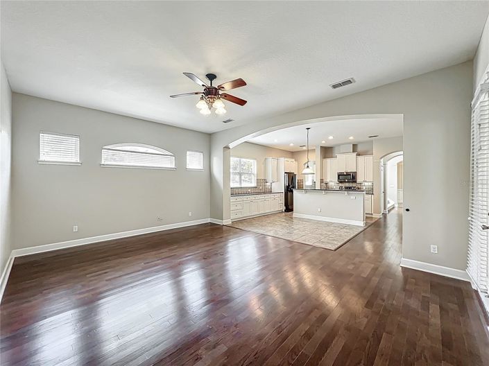 Image No.30-4 Bed House for sale