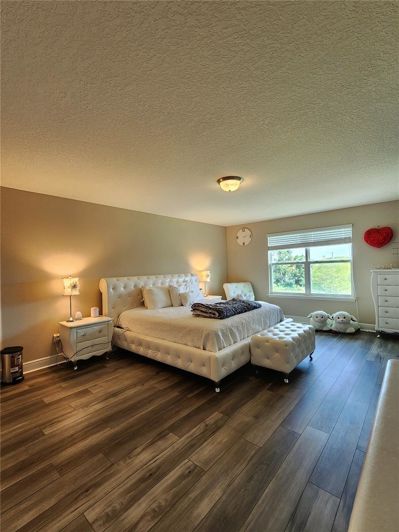 Image No.67-5 Bed House for sale