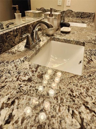 Image No.81-5 Bed House for sale