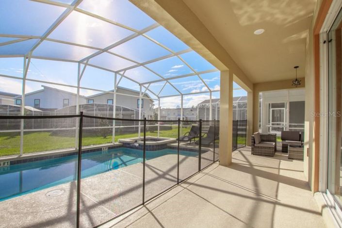 Image No.18-6 Bed House for sale