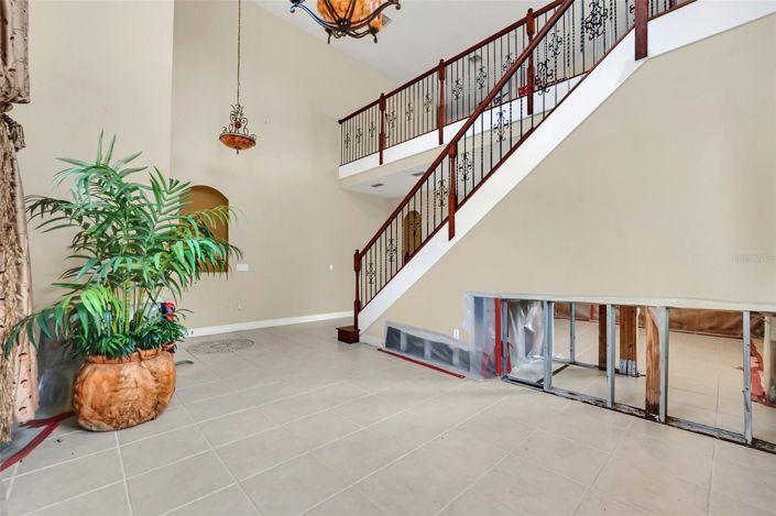 Image No.6-5 Bed House for sale