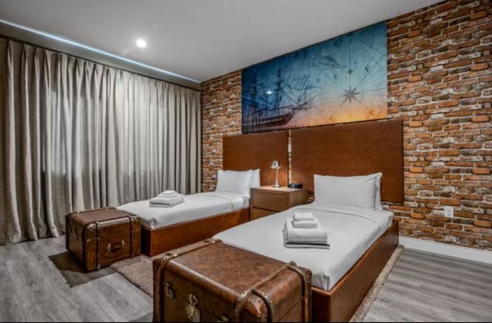 Image No.19-4 Bed Townhouse for sale