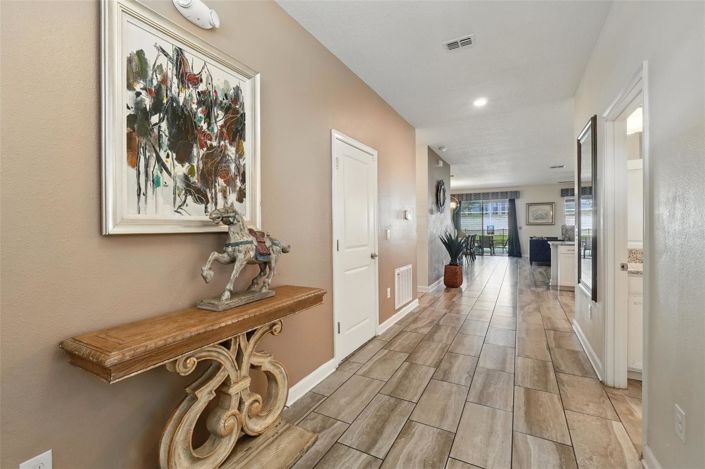 Image No.5-8 Bed House for sale