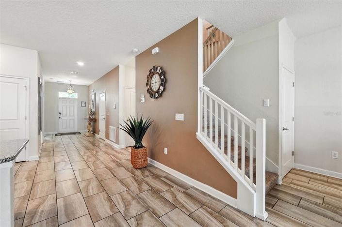 Image No.6-8 Bed House for sale