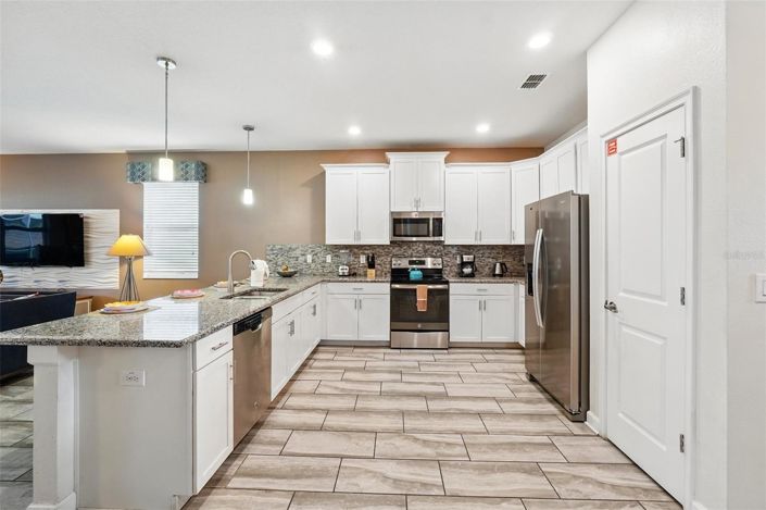 Image No.8-8 Bed House for sale