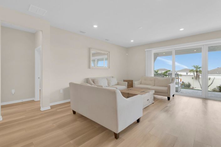 Image No.15-5 Bed House for sale